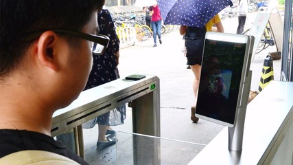 進校門要刷臉了 北大人臉識別系統開始運行背后的思辨